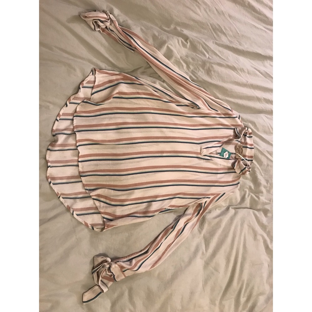 Flowy Striped blouse with long sleeves and ties